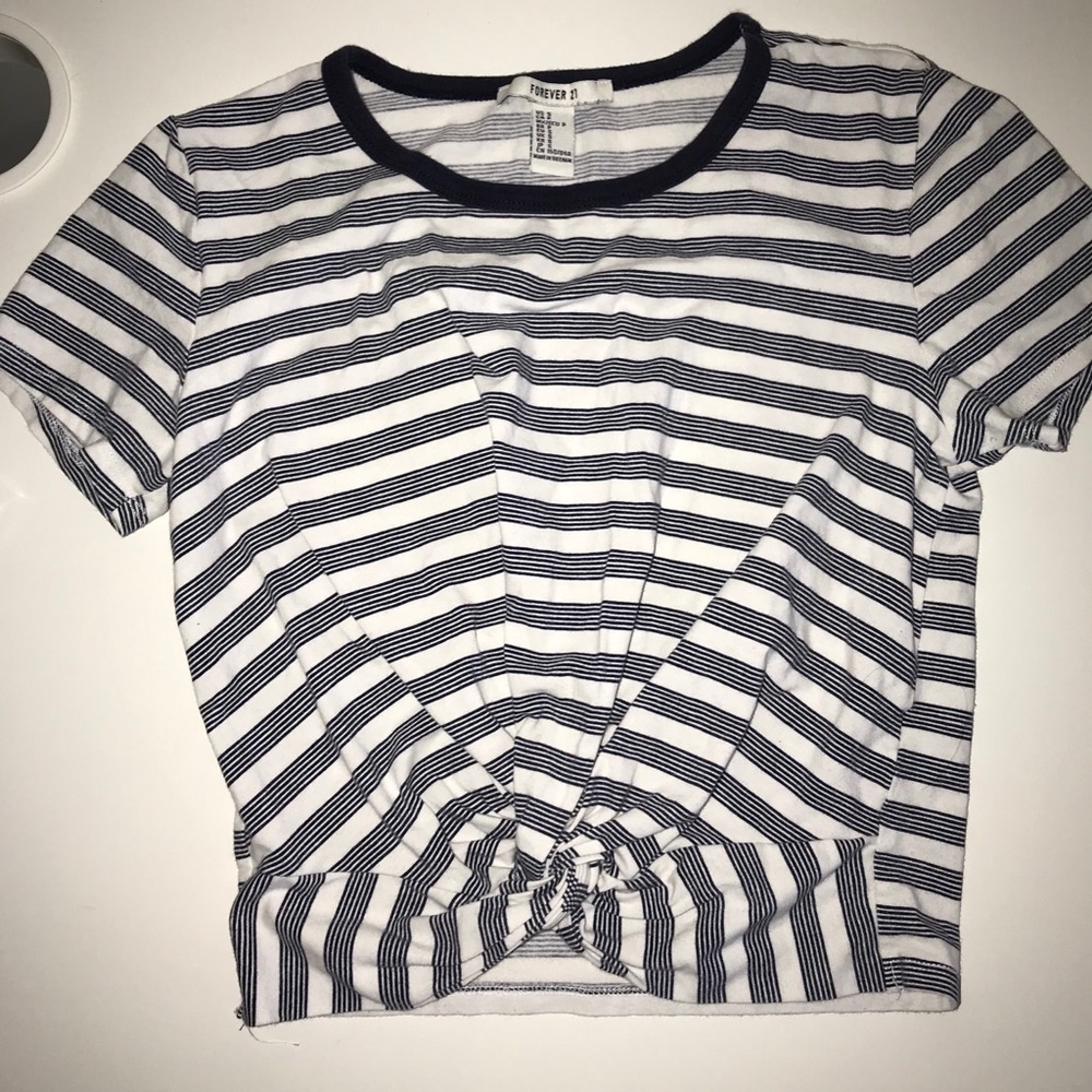 crop top t-shirt